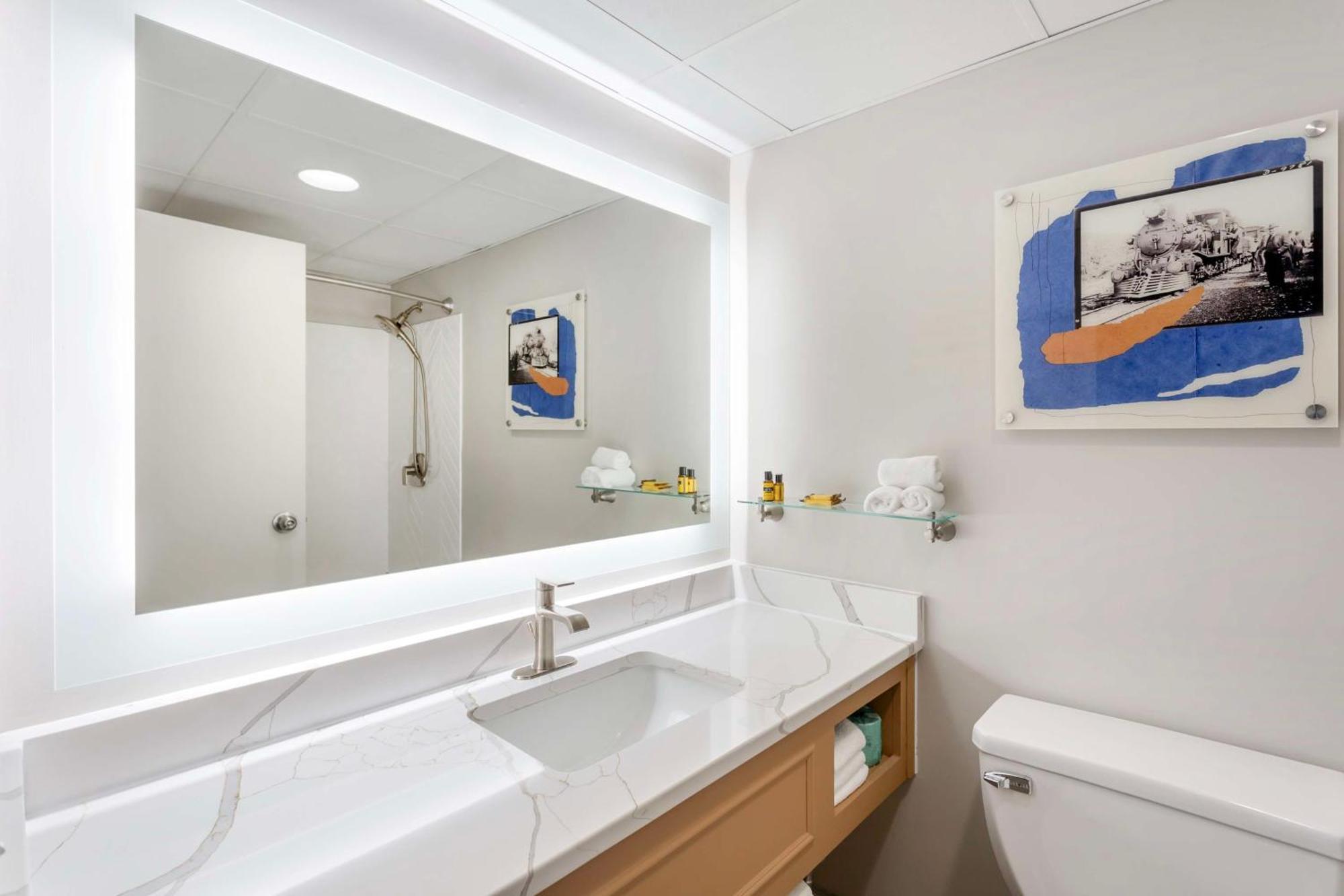 Best Western Plus Heritage Rail Inn & Suites Йорк Экстерьер фото