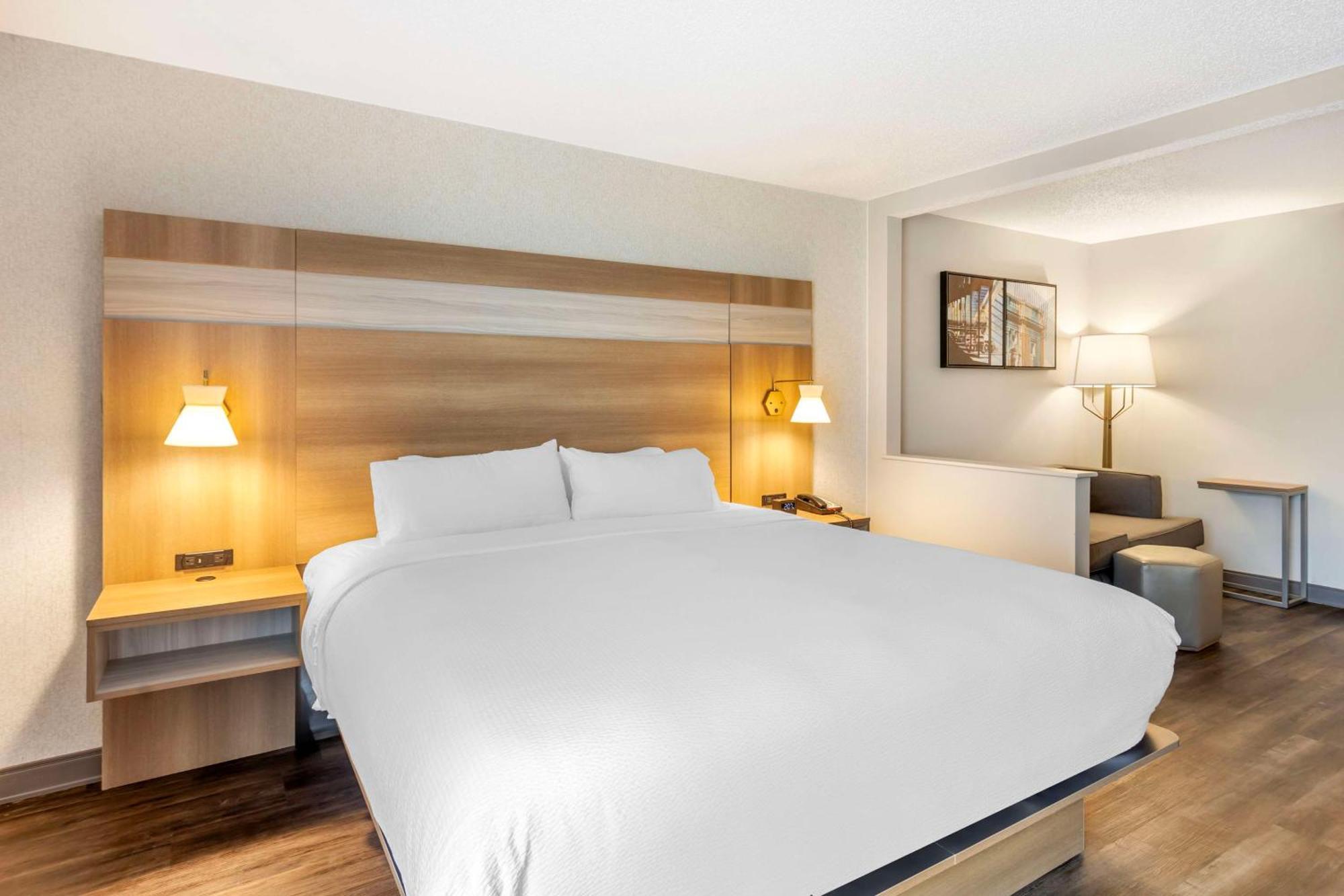 Best Western Plus Heritage Rail Inn & Suites Йорк Экстерьер фото