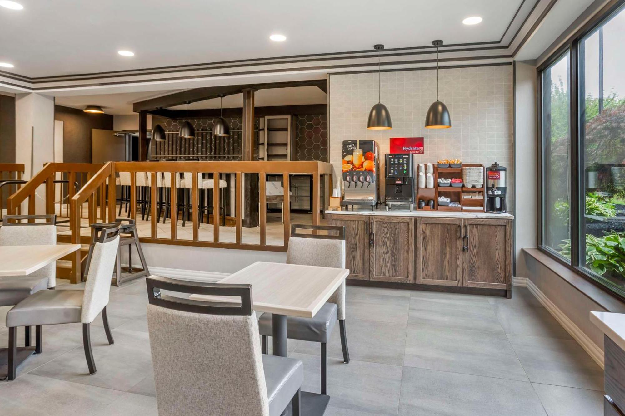 Best Western Plus Heritage Rail Inn & Suites Йорк Экстерьер фото